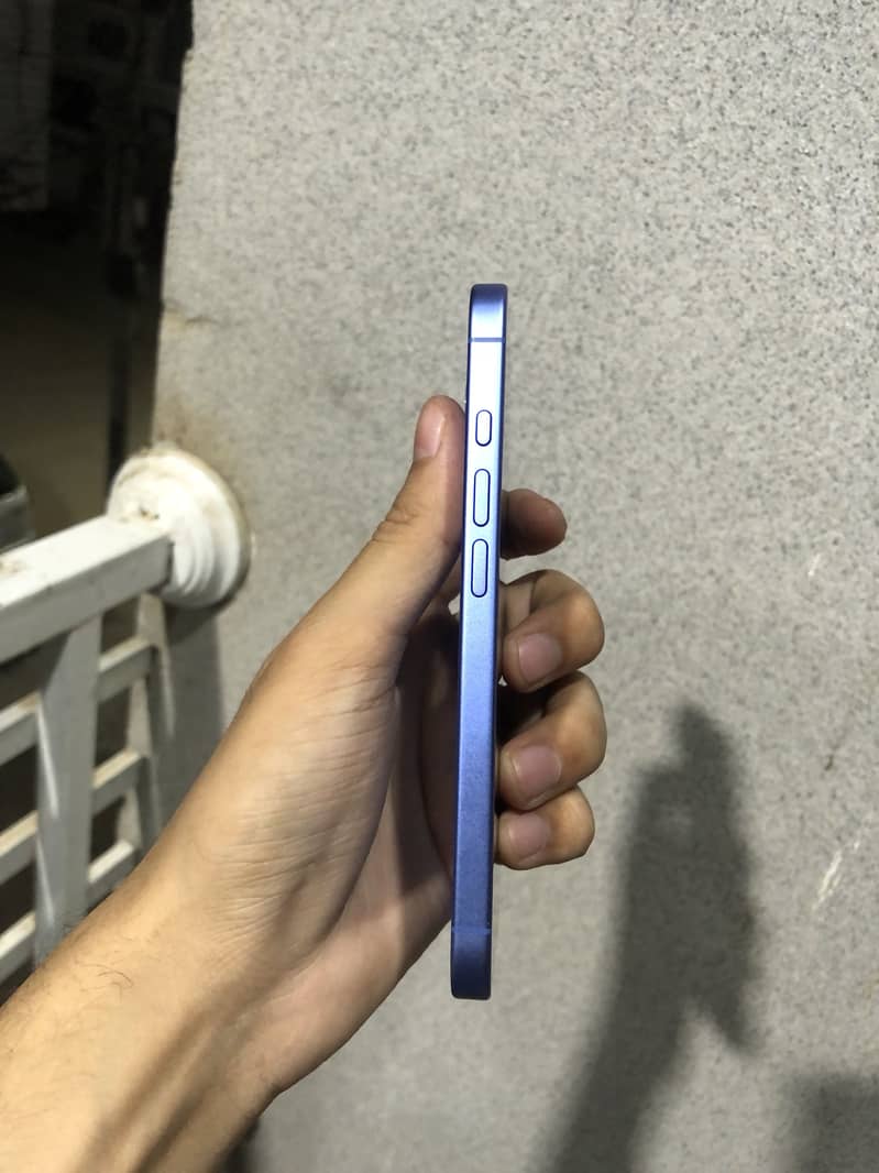 Apple iPhone 16 3