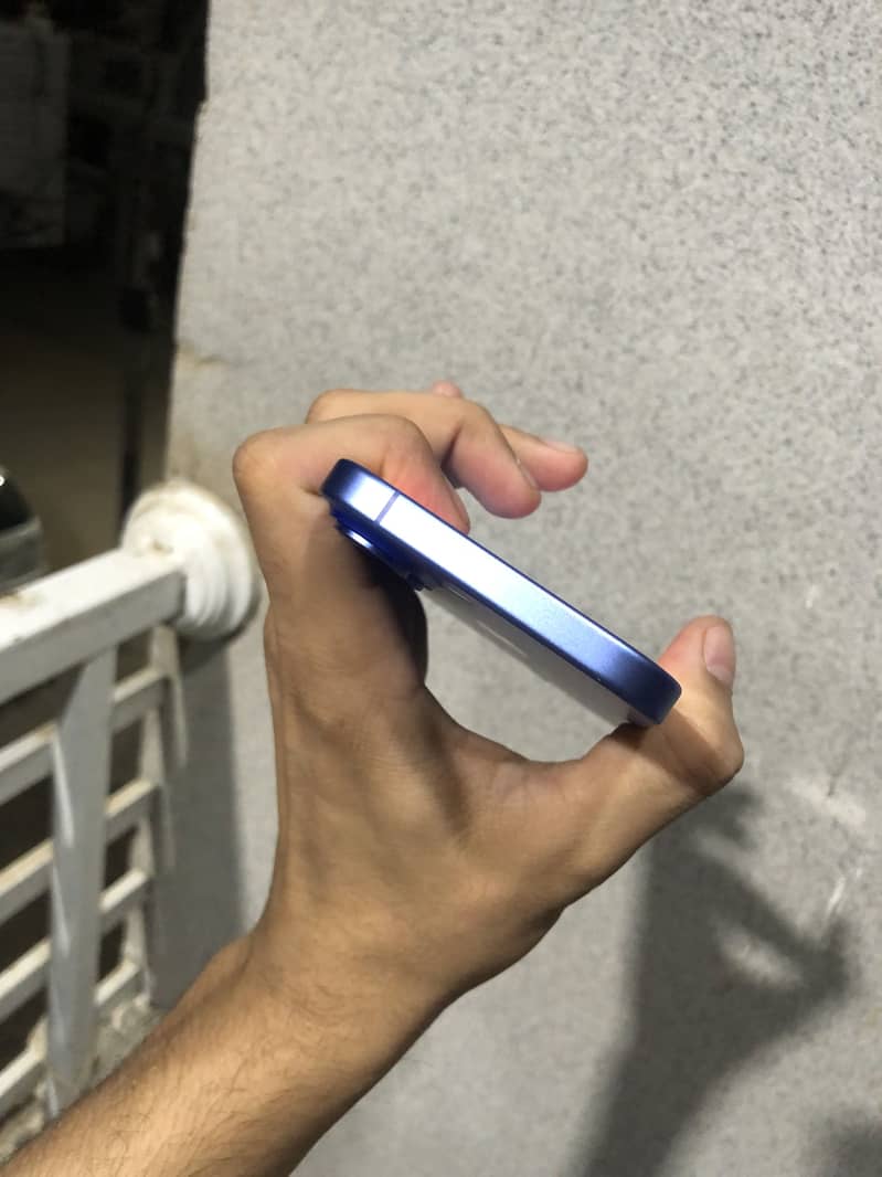 Apple iPhone 16 5