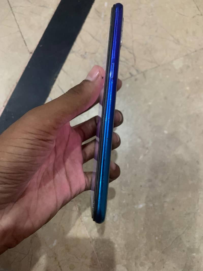 Realme 3 4