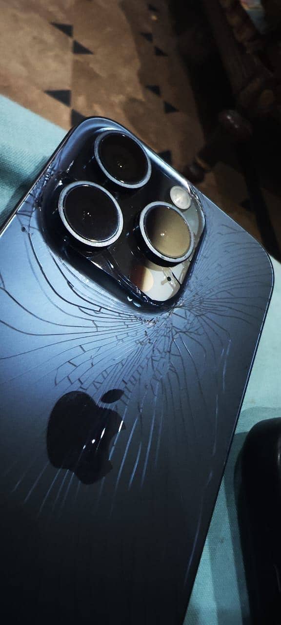 Apple iPhone 15 Pro 4