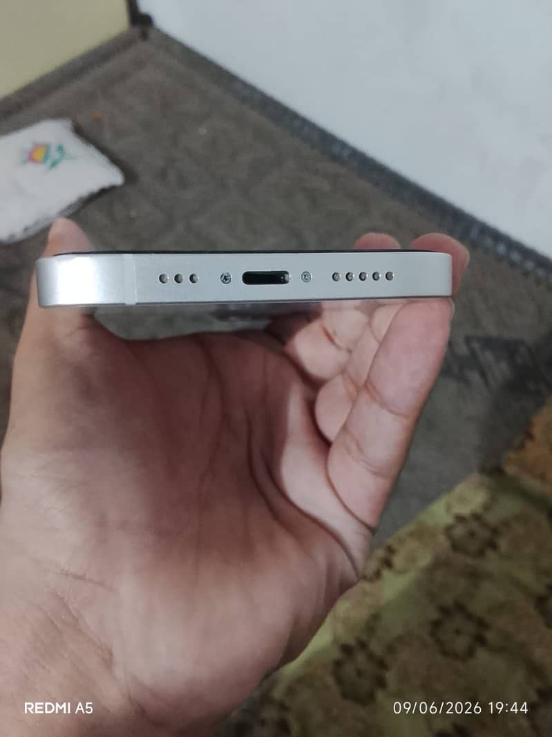 Apple iPhone 13 1