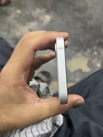 Apple iPhone 16e