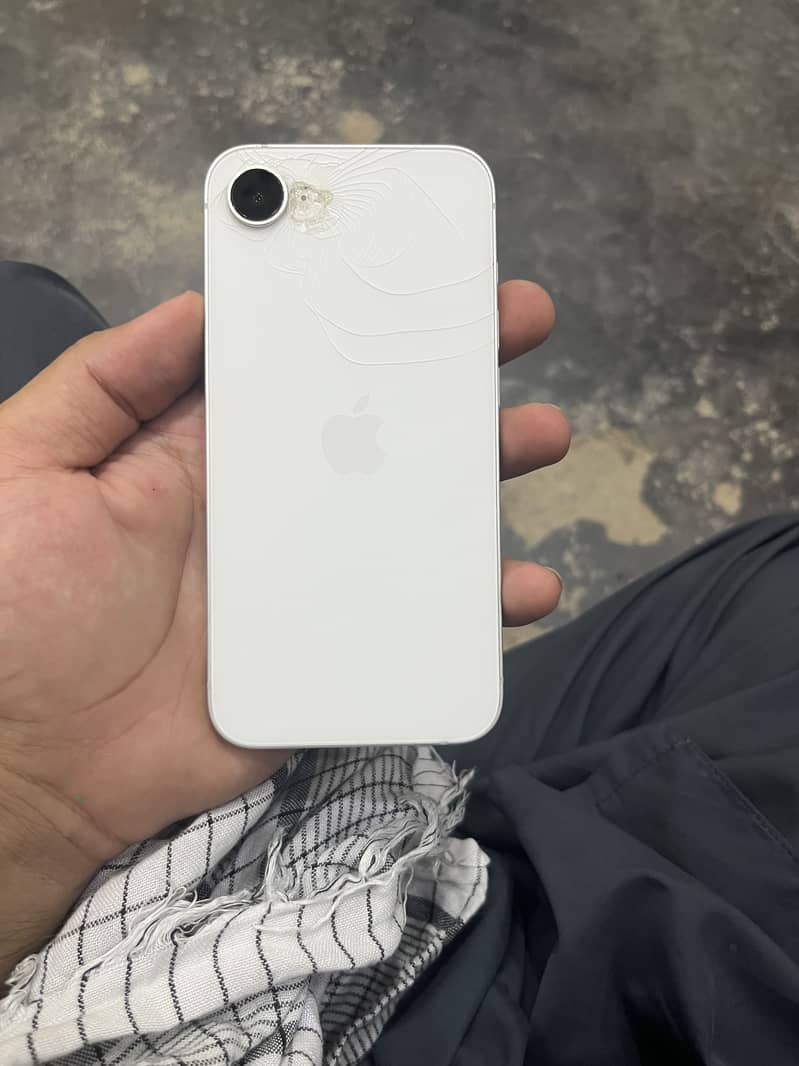 Apple iPhone 16e 2