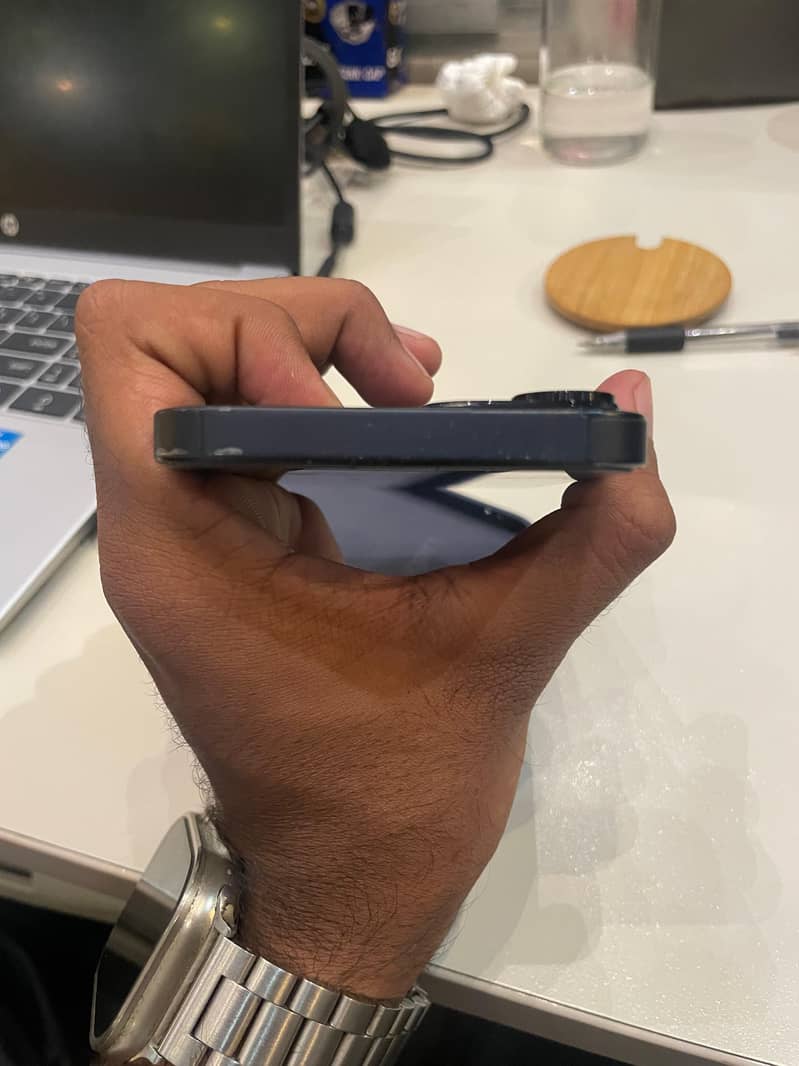 Apple iPhone 13 0