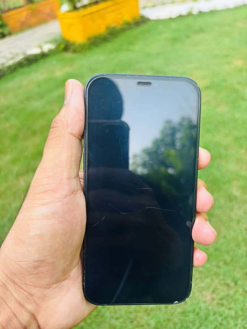 Apple iPhone 12 3