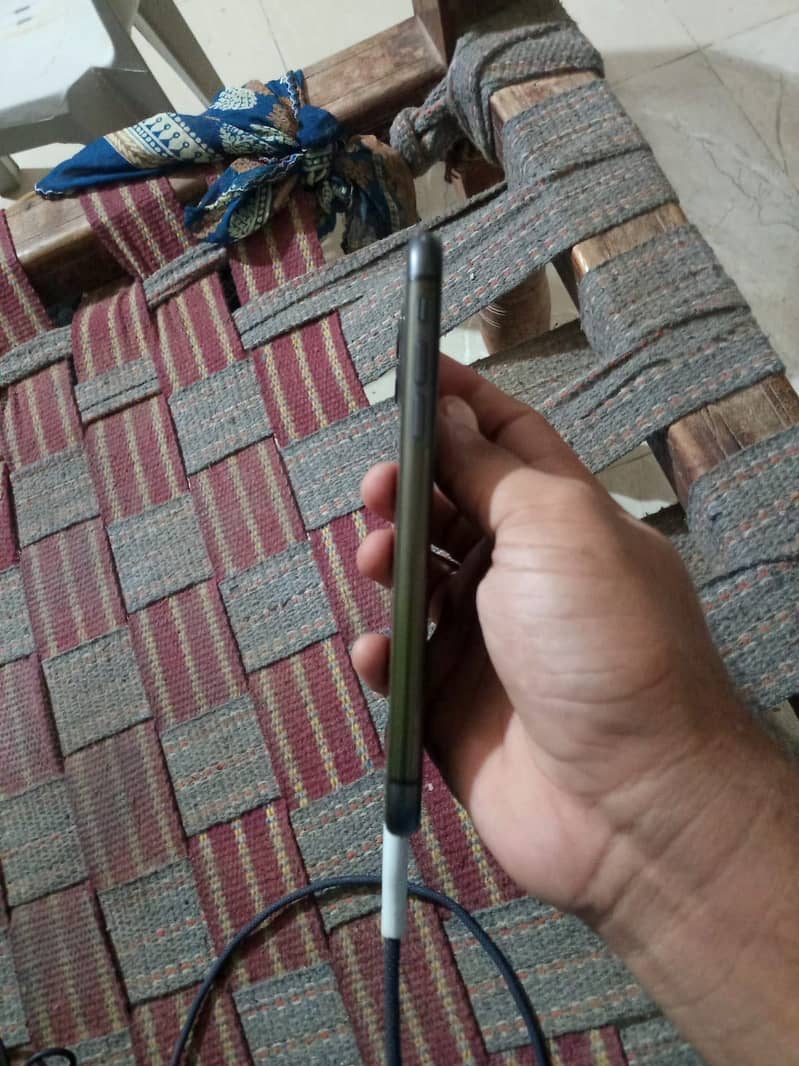 iPhone 11 3