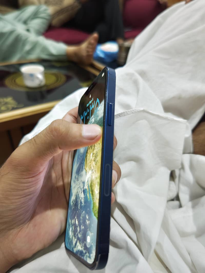 Apple iPhone 12 6