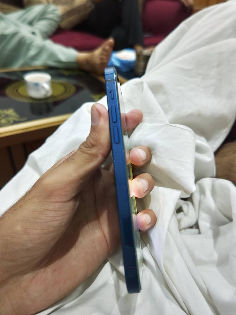 Apple iPhone 12 7