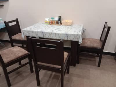 dinning table with 4 chair