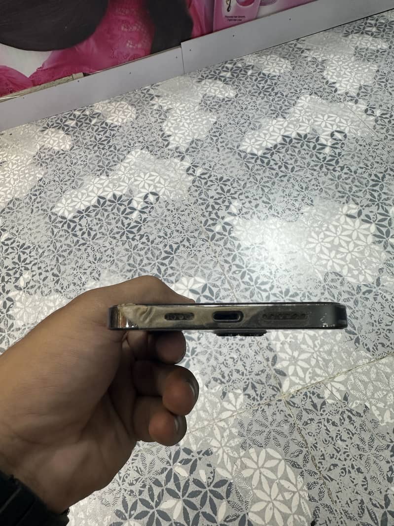 Apple iPhone 12 1