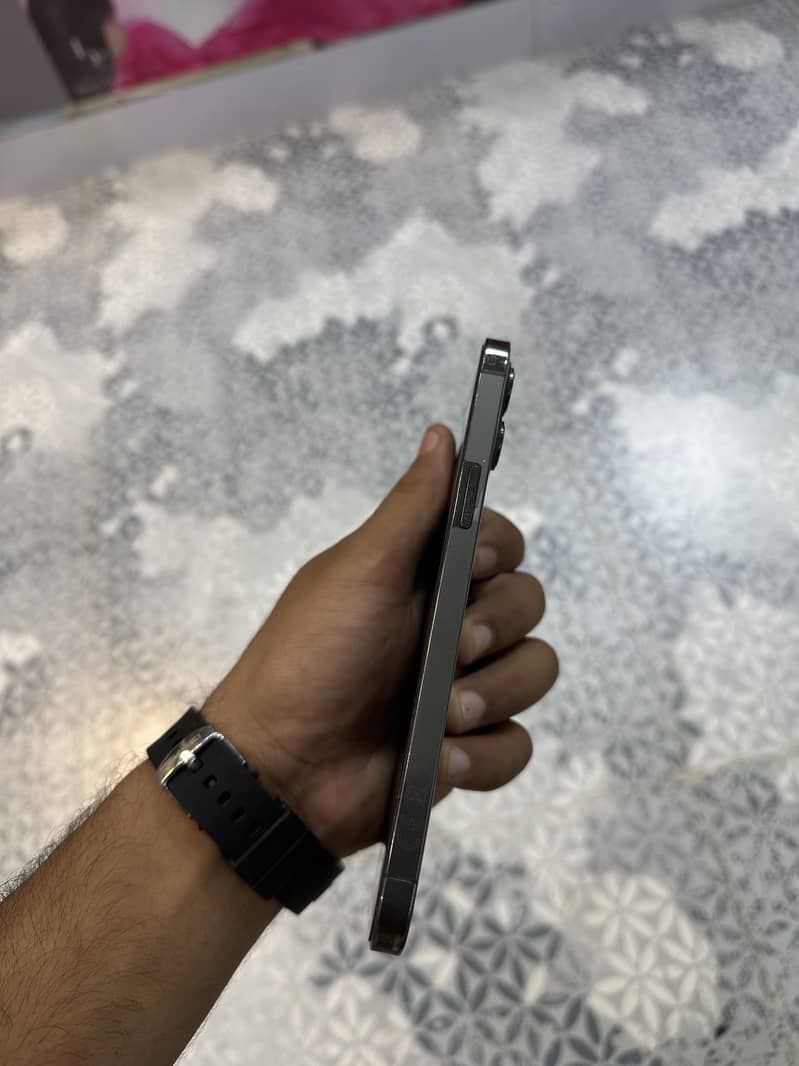 Apple iPhone 12 2