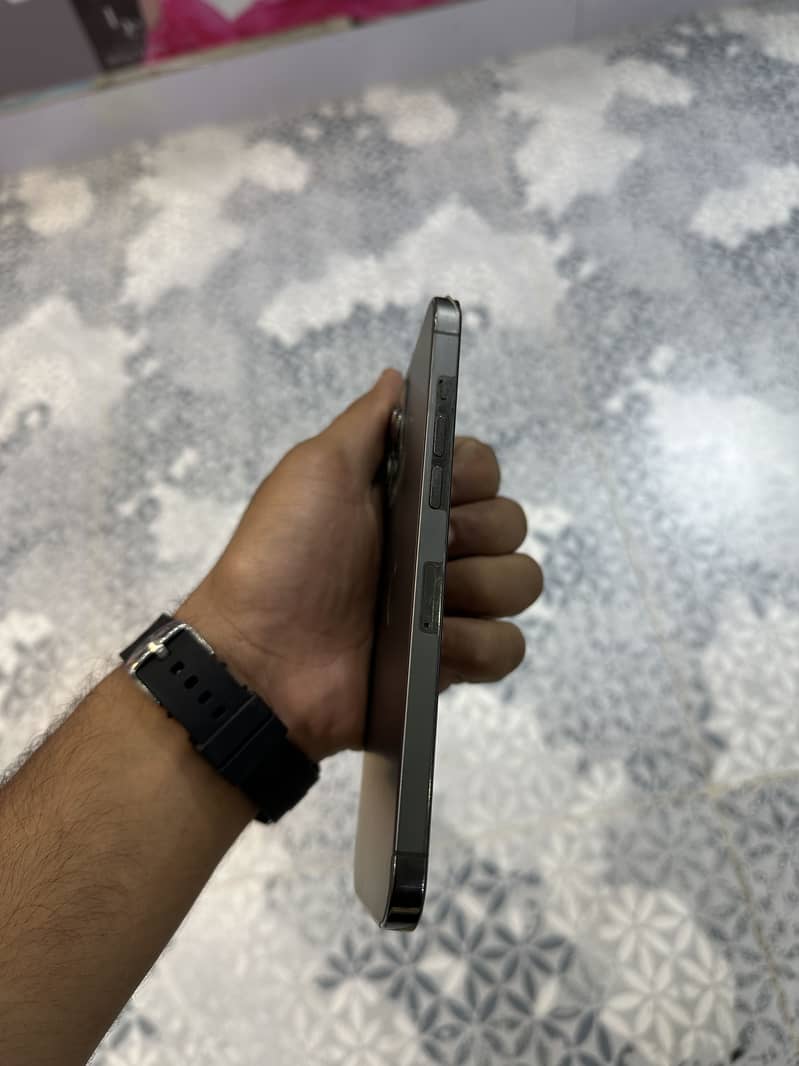 Apple iPhone 12 3