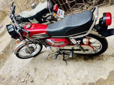 Honda 125 cg red colour 2022. Ke end ki hai December ki