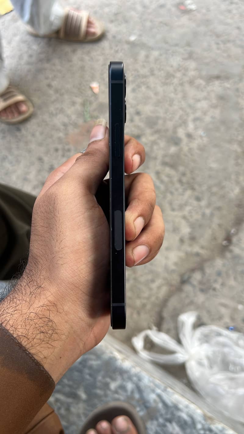 Apple iPhone 12 4