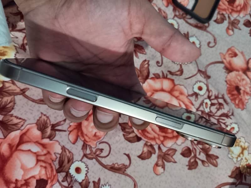 Apple iPhone 16 Pro Max 3