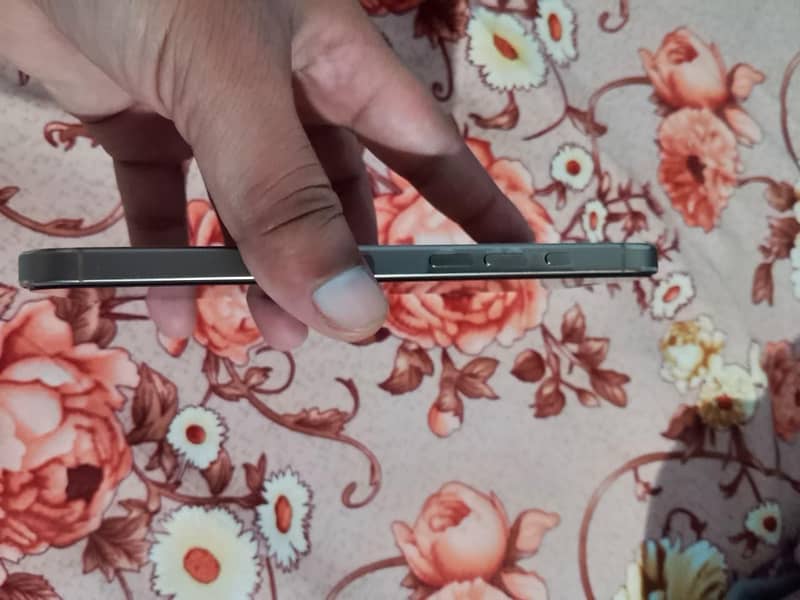 Apple iPhone 16 Pro Max 5