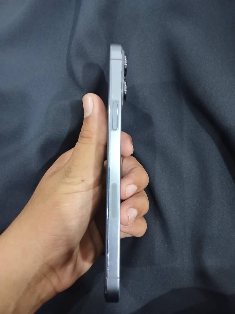 Apple iPhone 13 Pro Max 2