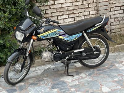 Honda CD 70 2025