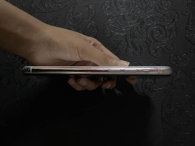 Apple iPhone 11 Pro 4