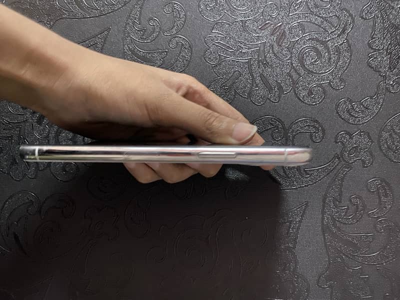 Apple iPhone 11 Pro 7