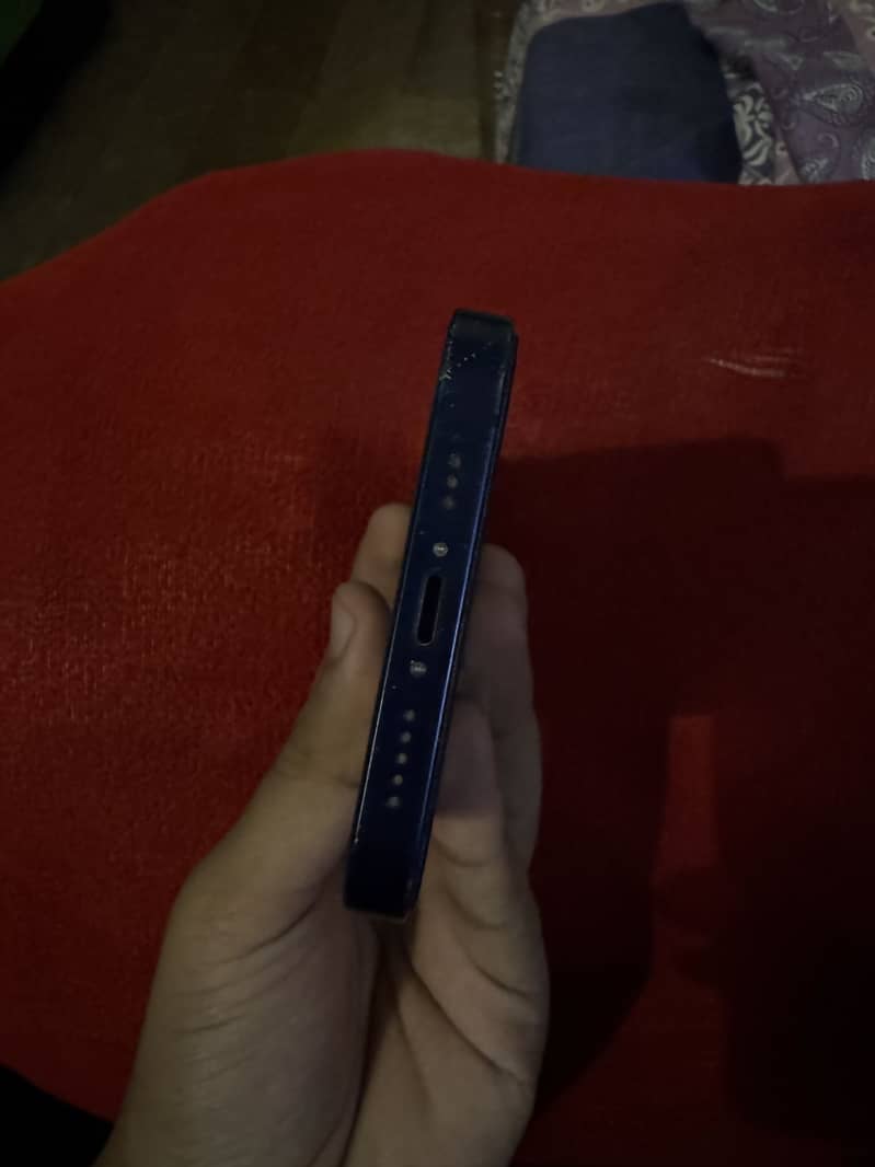 Apple iPhone 12 4