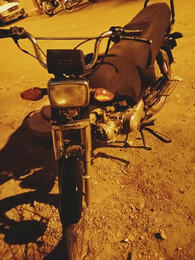 unique 70 cc koi kaam nhi hai bilkul genuine hai ko kia nhi