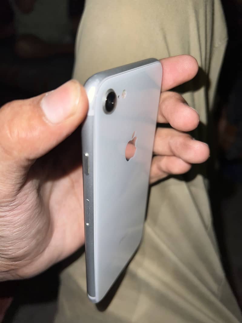 Apple iPhone 8 1