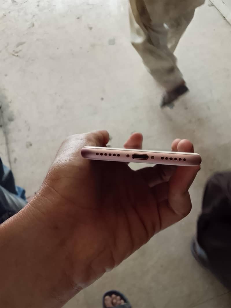 Apple iPhone 7 0