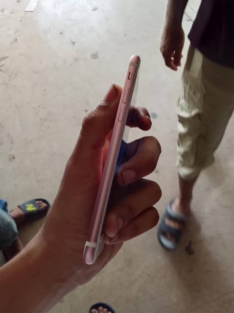 Apple iPhone 7 1