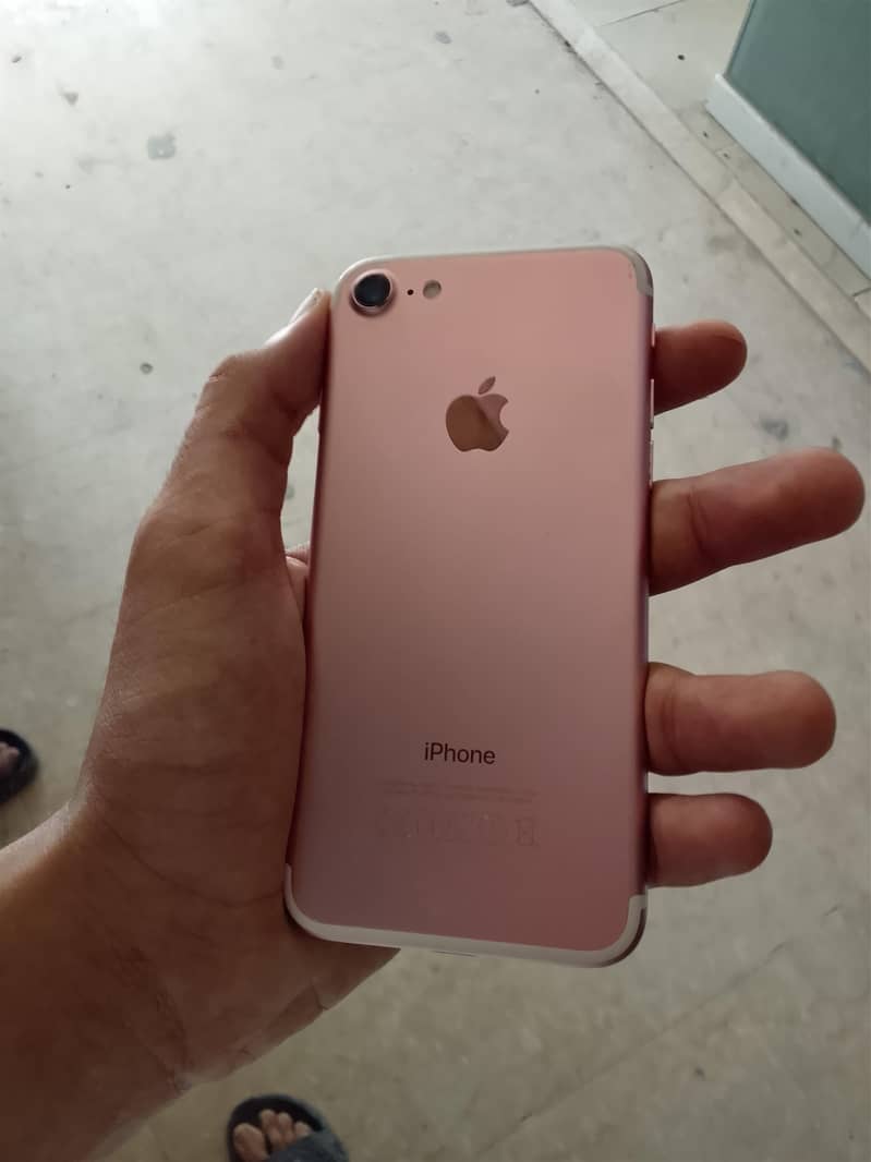 Apple iPhone 7 3