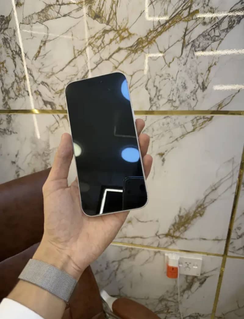 Apple iPhone 17 Pro Max 3