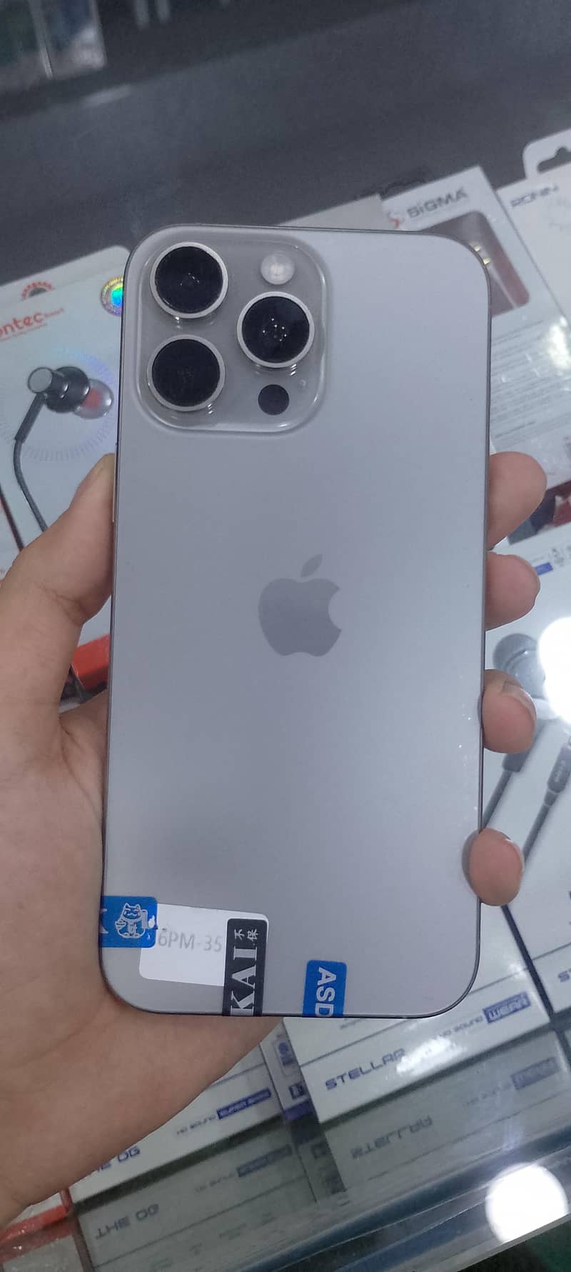 Apple iPhone 16 Pro Max 0