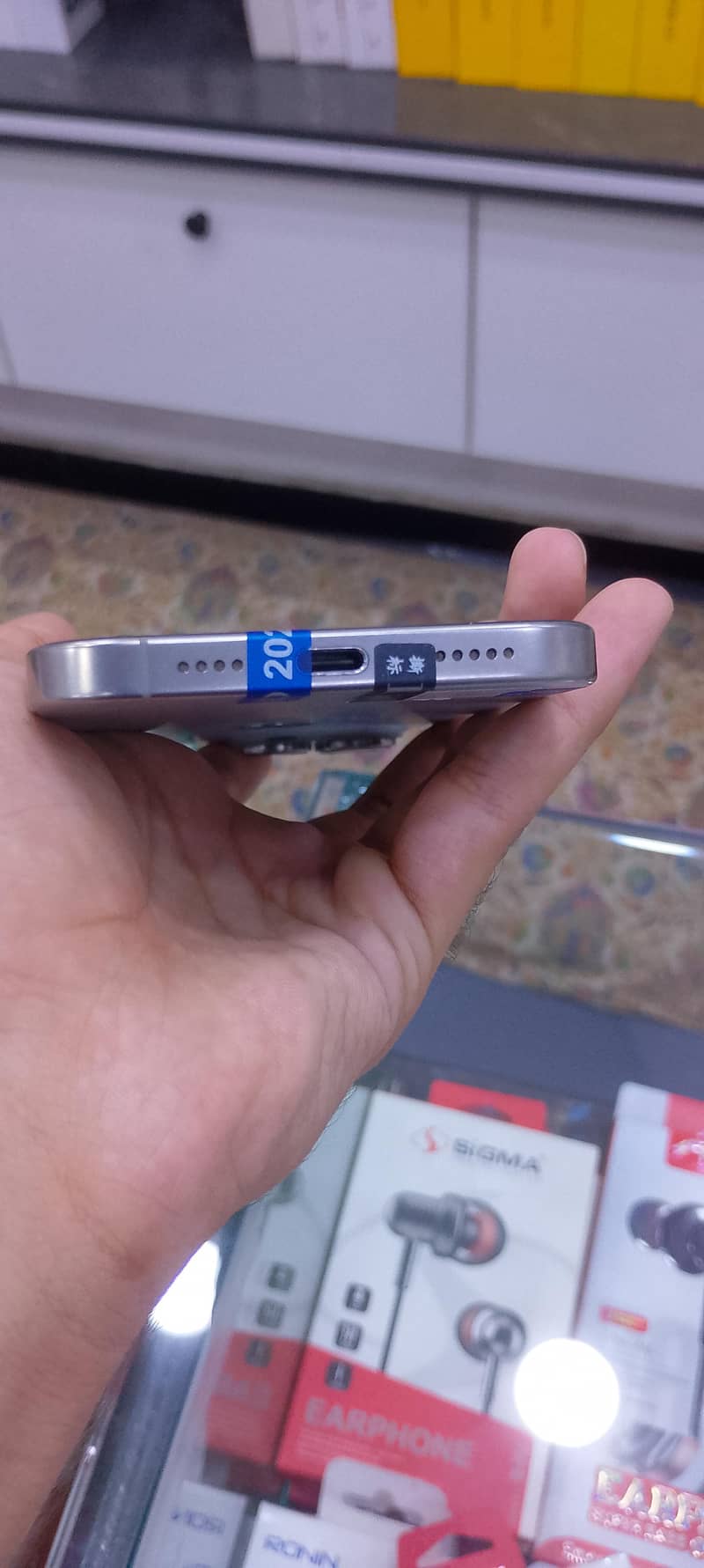 Apple iPhone 16 Pro Max 2