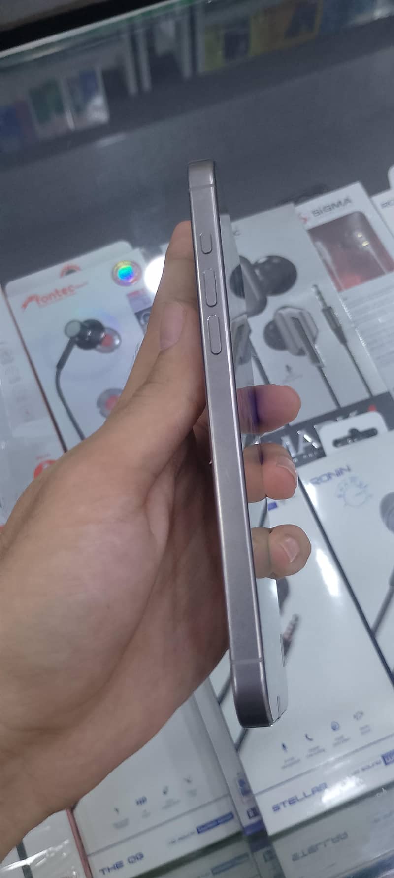 Apple iPhone 16 Pro Max 3