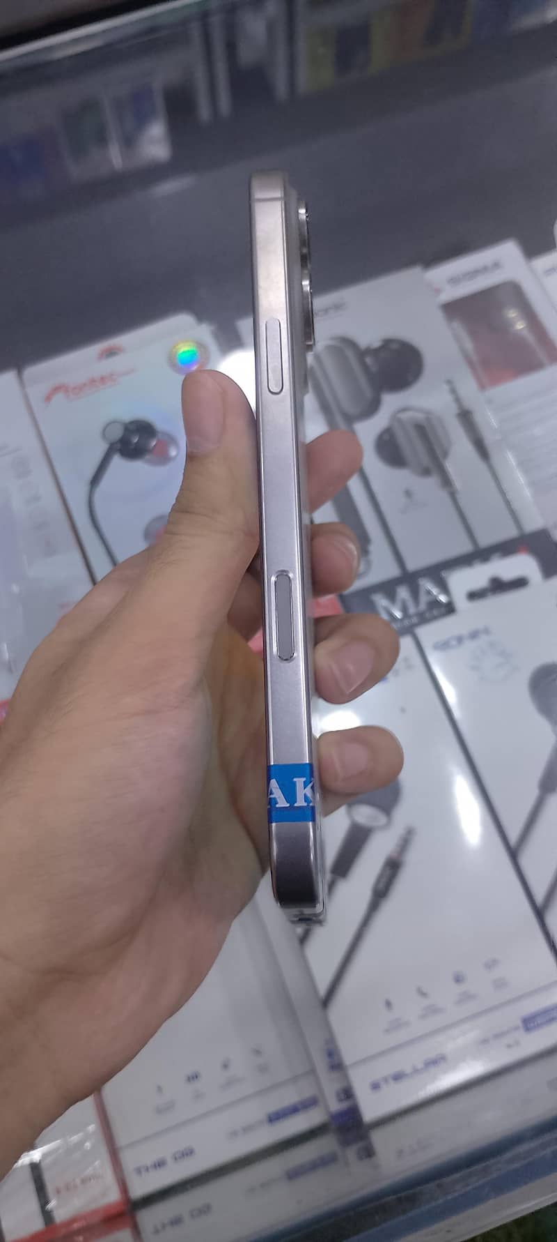 Apple iPhone 16 Pro Max 4