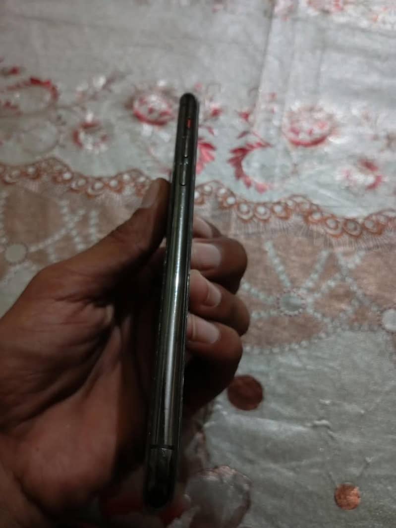 Apple iPhone 11 Pro Max 1