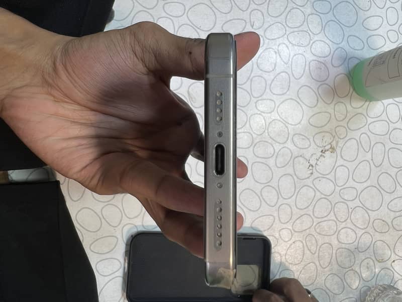 Apple iPhone 15 Pro Max 3