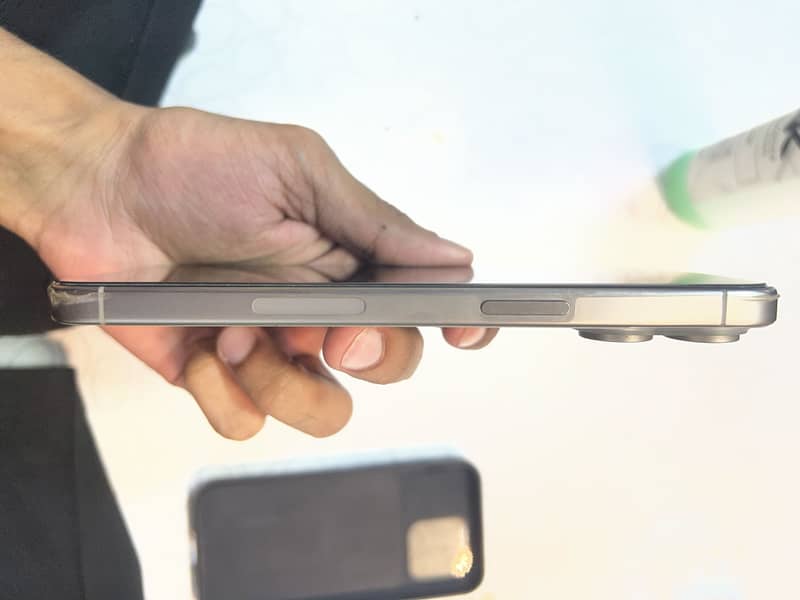Apple iPhone 15 Pro Max 4