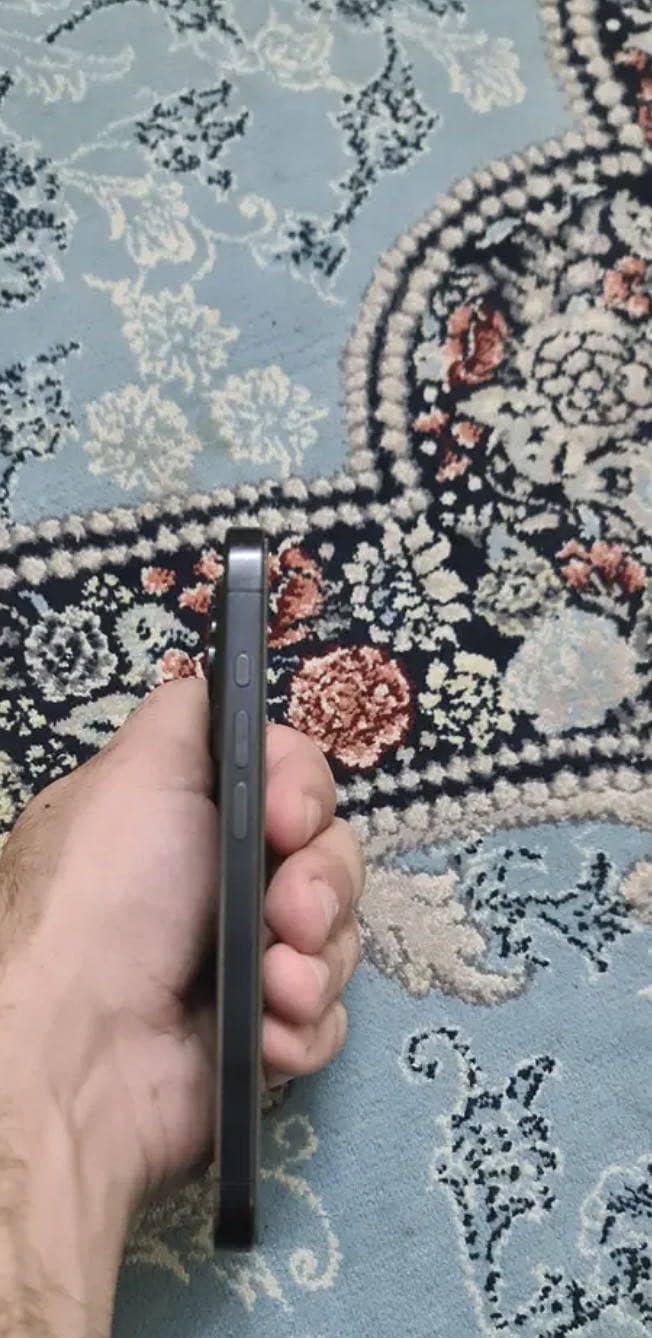 Apple iPhone 15 Pro 0