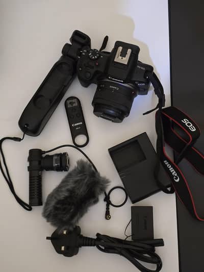 Canon Eos R50 With 18-45 mm lens