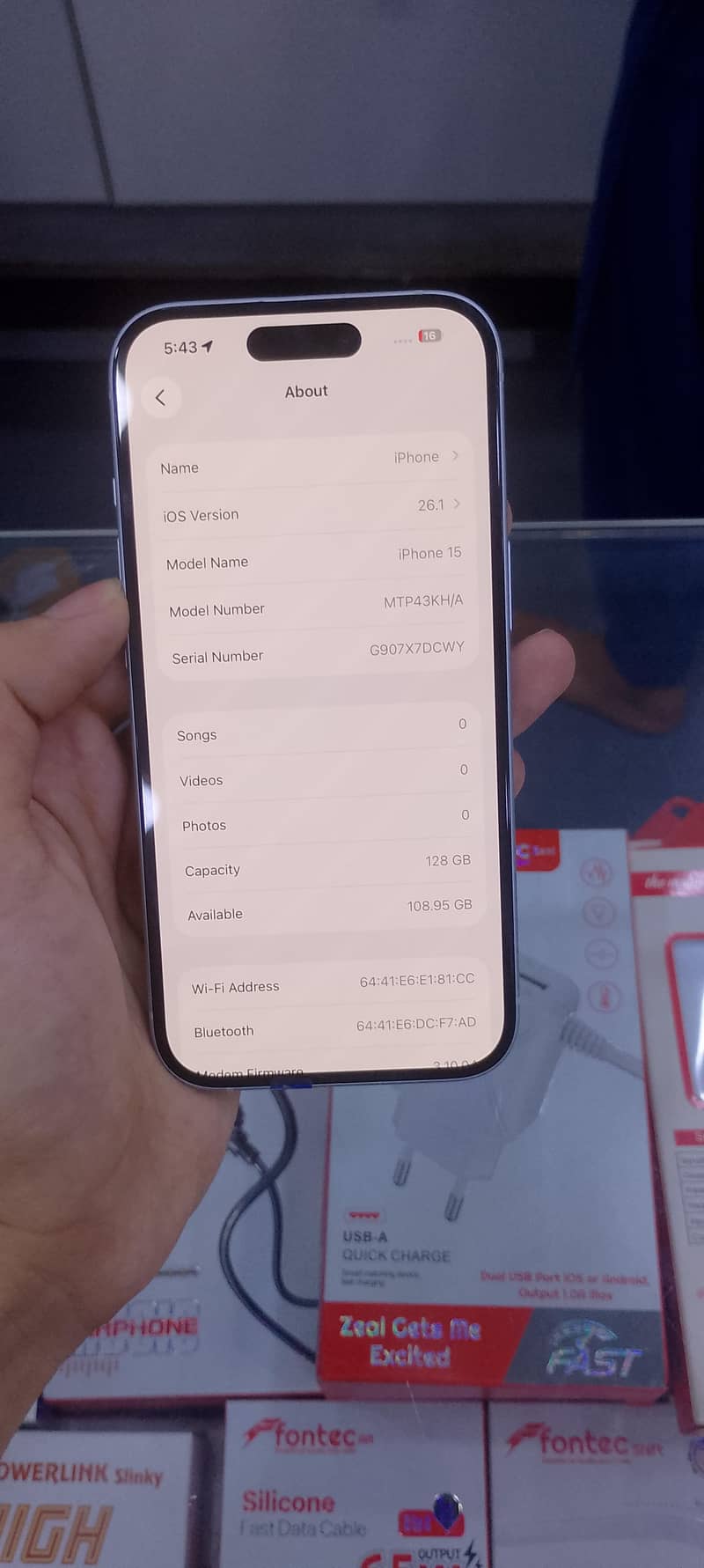 Apple iPhone 15 2