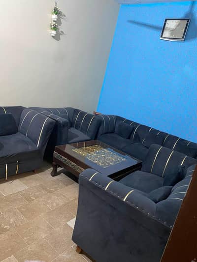 Spacious 7 seater sofa set (perfect for living room)