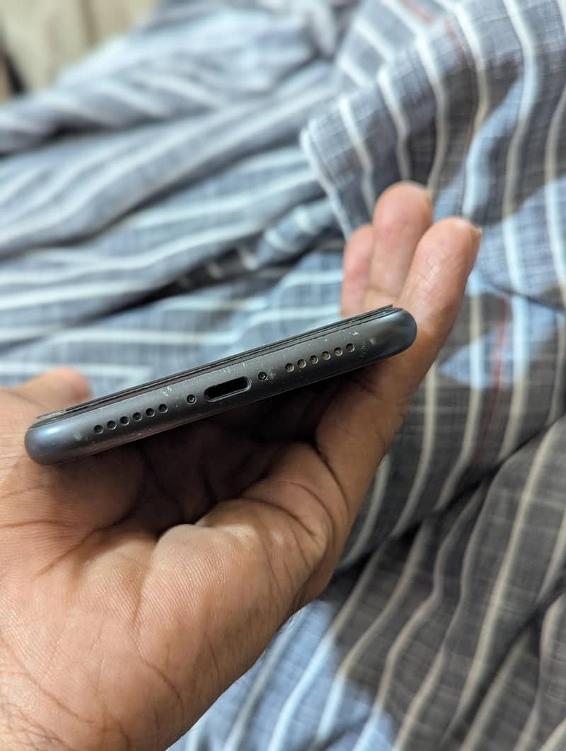 Apple iPhone 11 3