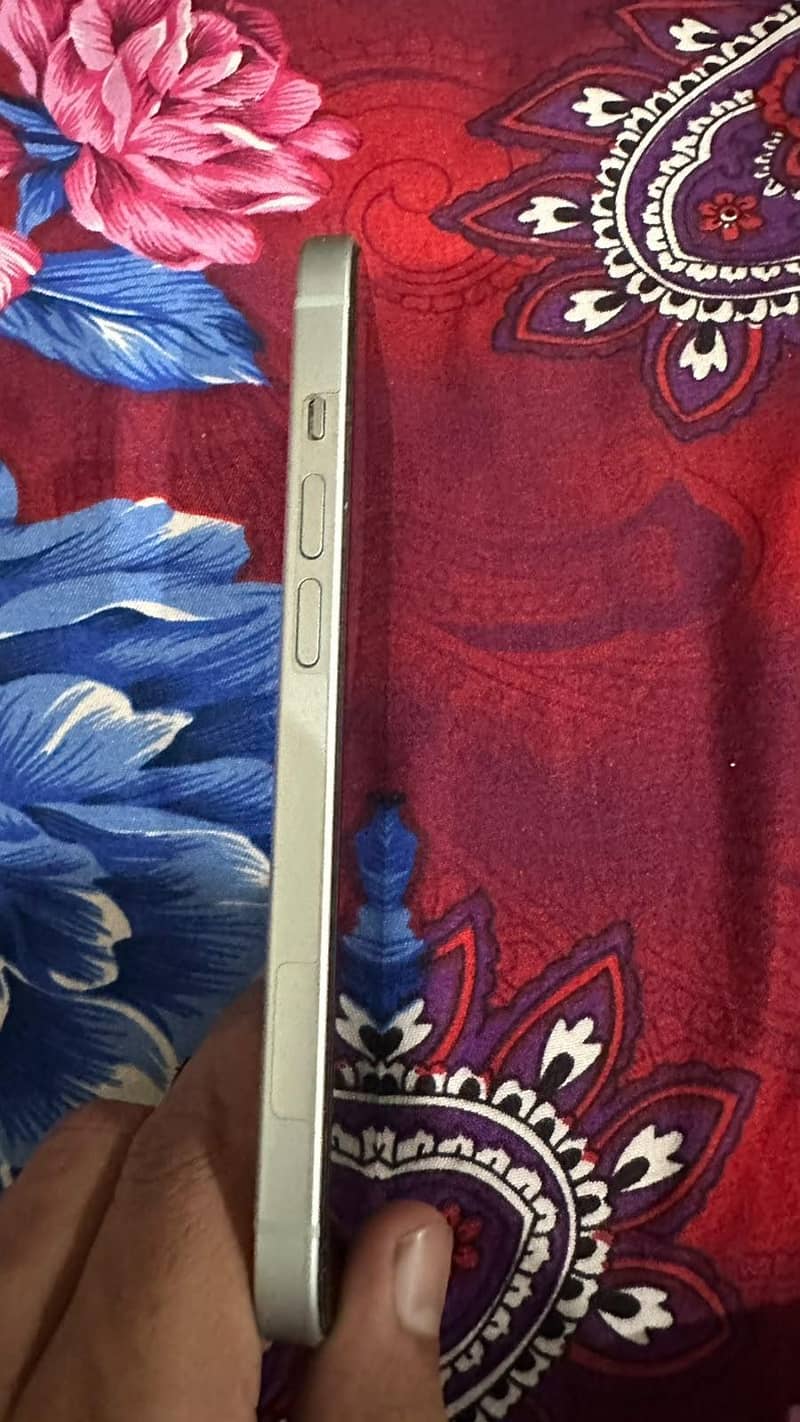 iPhone 15 3