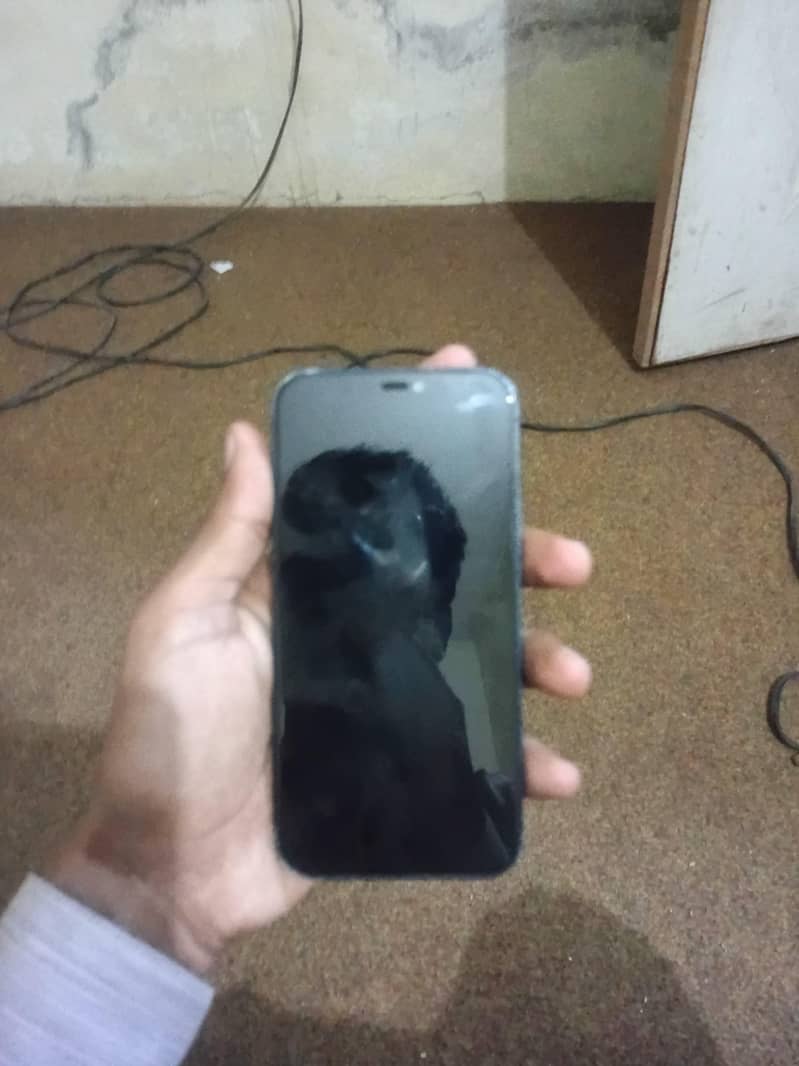 Apple iPhone 12 Sim glitched 0