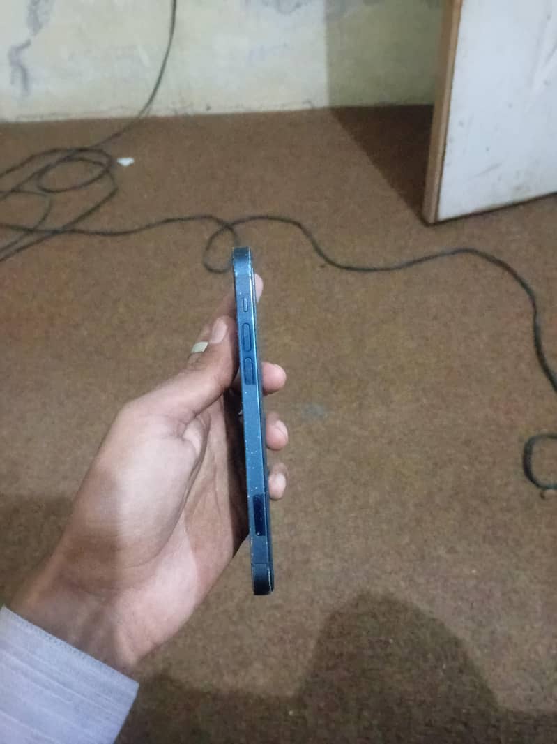 Apple iPhone 12 Sim glitched 3