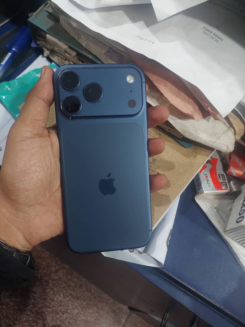 Apple iPhone 17 Pro Max 3
