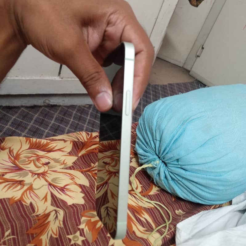 Apple iPhone 12 5