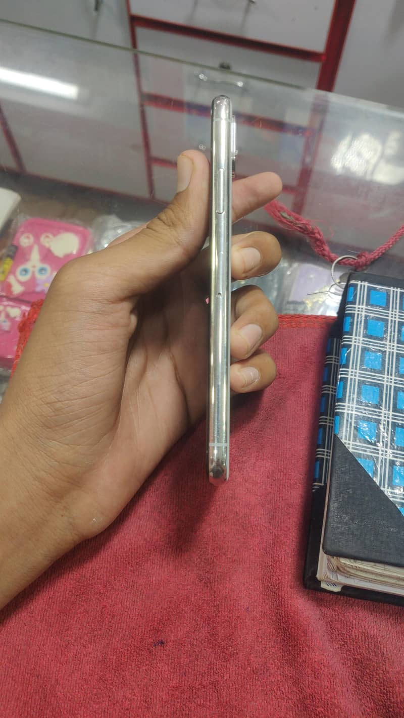 Apple iPhone X 3