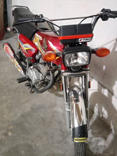 Honda 125 brand new condition drive 5900 approx